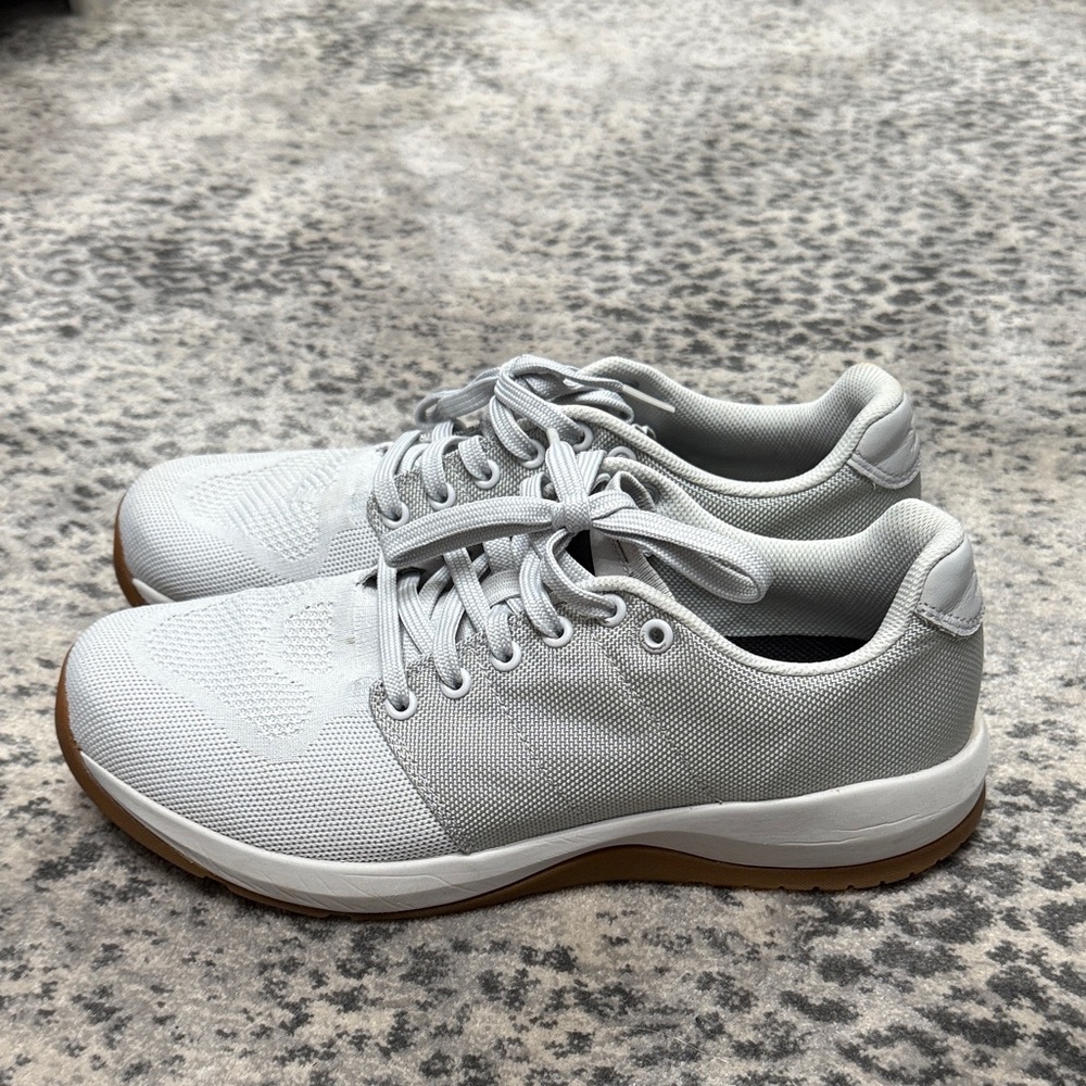 Men's Athletic Sneakers in Light Gray with Gum Sole